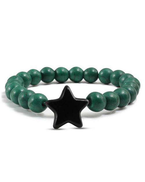 Grøn armbånd med perler og sort stjerne charm